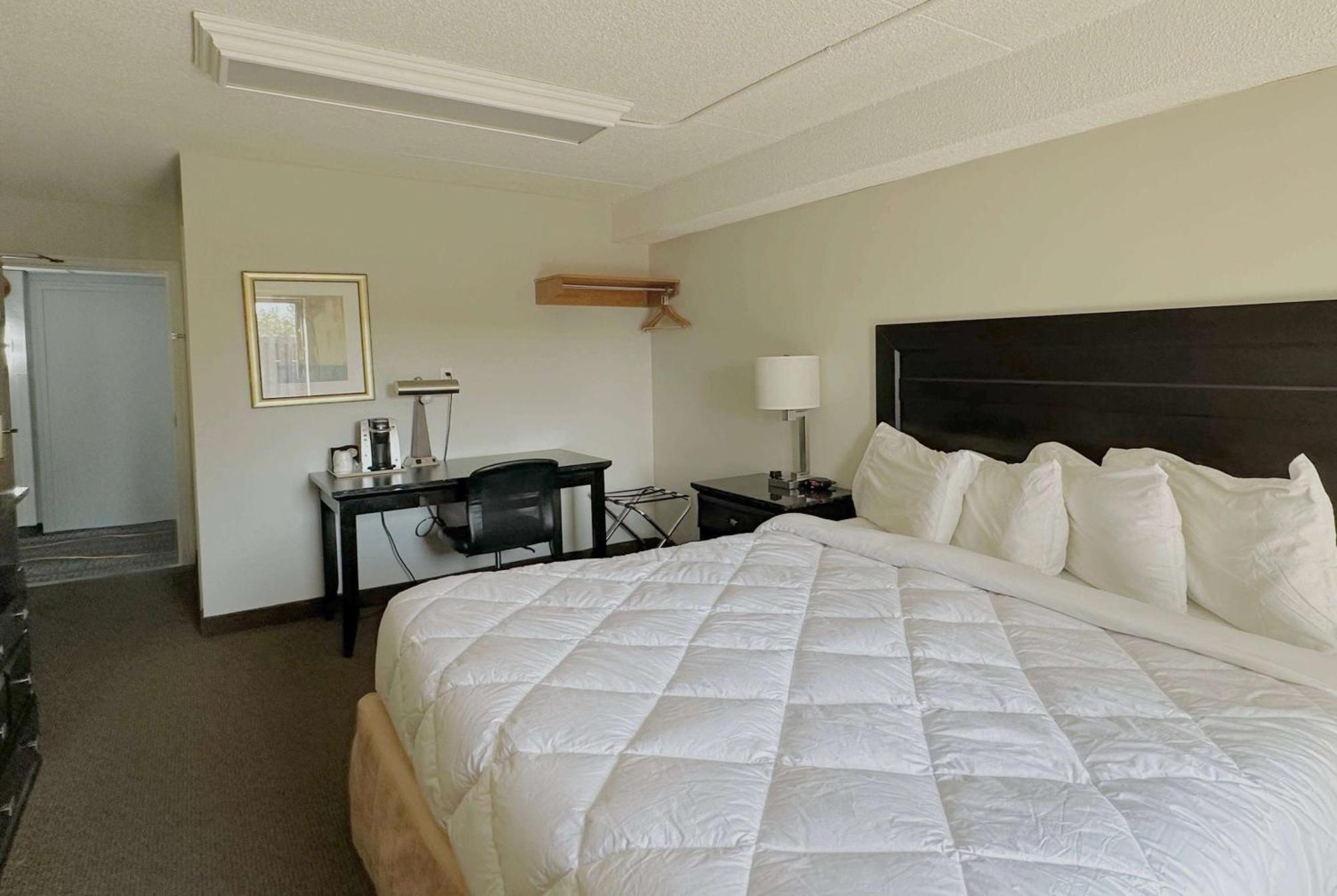 Travelodge By Wyndham Welland Exterior photo