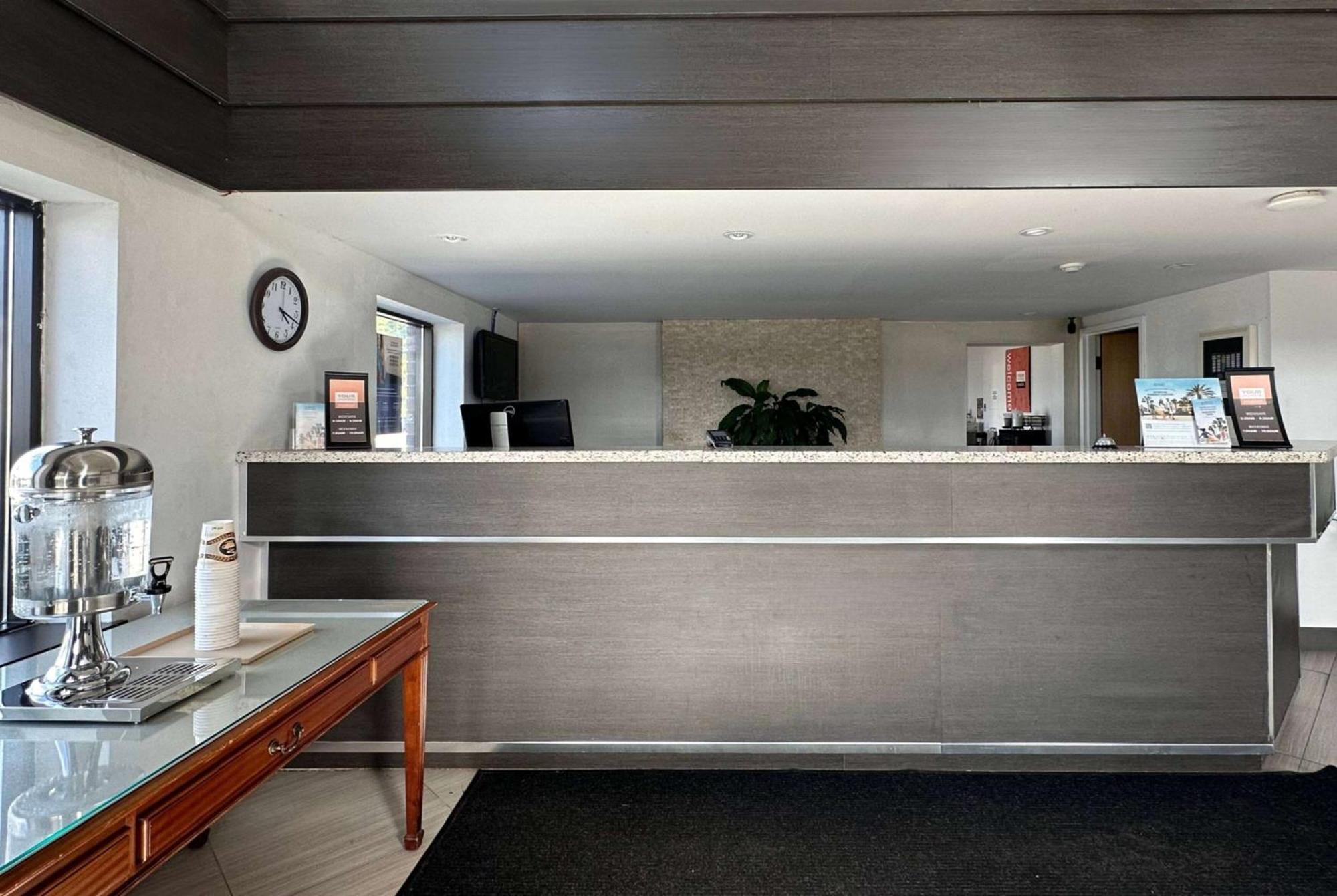 Travelodge By Wyndham Welland Exterior photo